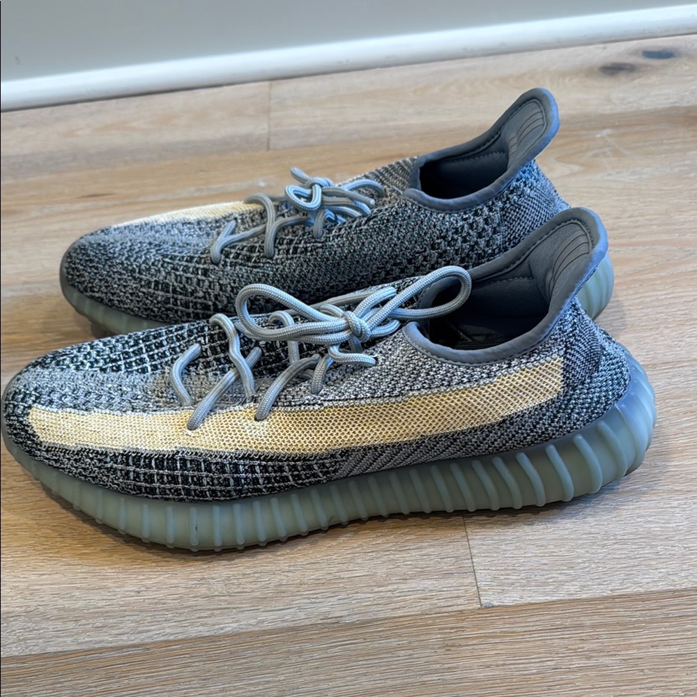 Men's Adidas Yeezy Boost 350 - Picture 3 of 5